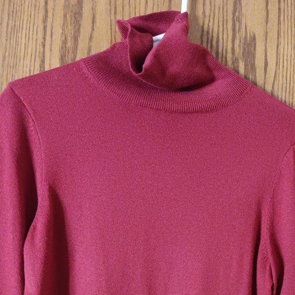 Amazon Essentials Women's Liteweight Turtle-Neck - Picture 3 of 12